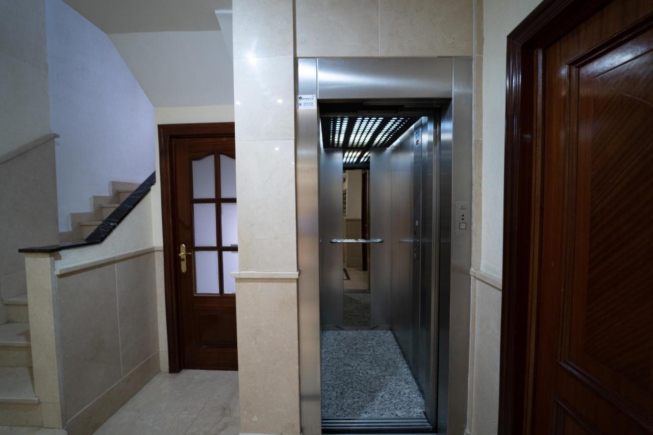 Larra Nervion Subway Tranvia Apartment เซบีญา ภายนอก รูปภาพ